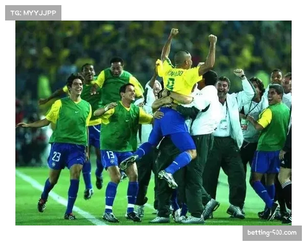 纳斯愤怒质疑判罚,多次与裁判激烈交流 纳斯愤怒质疑判罚,多次与裁判激烈交流